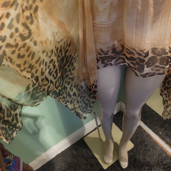 Chico's Sheer Shaw Beautiful Design with Cheetah Print on the bottom - Picture 3 of 10